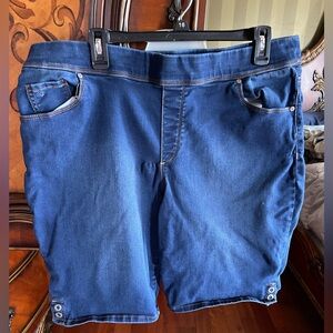 Denim stretch dark denim shorts.